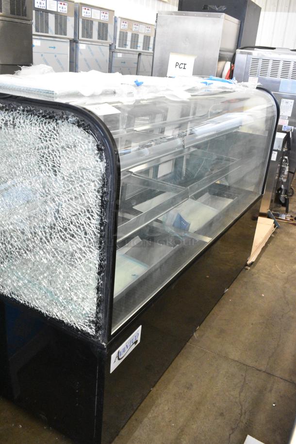 BRAND NEW SCRATCH AND DENT! Avantco 193BC72HCB 72" Curved Glass Black Refrigerated Bakery Display Case on Commercial Casters. See Broken Glass on Side Panel. 115 Volts, 1 Phase. Tested and Working! - Image 2 of 8