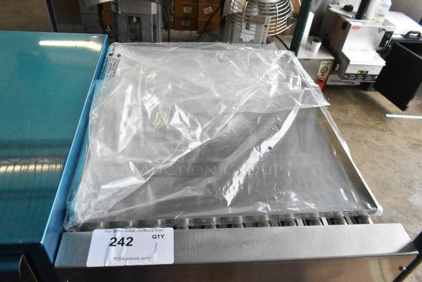 BRAND NEW SCRATCH AND DENT! 2024 Avantco 177RG1830 Stainless Steel Commercial 30 Hot Dog Roller Grill with 11 Rollers. 120 Volts, 1 Phase. Tested and Working! - Image 4 of 10