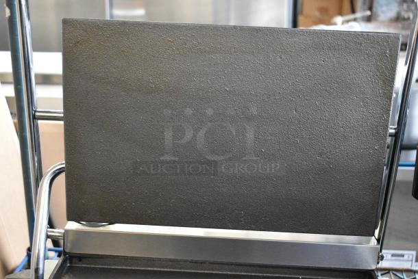 BRAND NEW SCRATCH AND DENT! 2024 Avantco 177PG200ST Stainless Steel Commercial Panini Sandwich Grill with Timer, Smooth Plates, and 13 3/8" x 8 3/4" Cooking Surface. 120 Volts, 1 Phase. Tested and Working! - Image 6 of 8