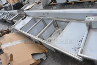BRAND NEW SCRATCH AND DENT! Regency 600S32028224 Stainless Steel 3 Bay Sink w/ Dual Drain Boards. No Legs.