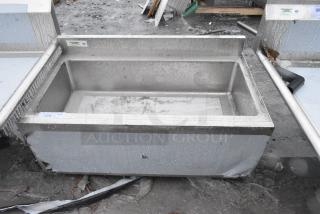 BRAND NEW SCRATCH AND DENT! Regency 600IB2136C7 21" x 36" Underbar Ice Bin with 7 Circuit Post-Mix Cold Plate and Bottle Holders. No Legs.