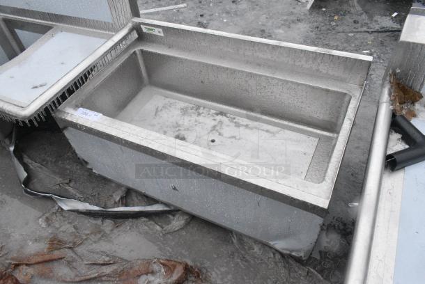 BRAND NEW SCRATCH AND DENT! Regency 600IB2136C7 21" x 36" Underbar Ice Bin with 7 Circuit Post-Mix Cold Plate and Bottle Holders. No Legs. - Image 2 of 4
