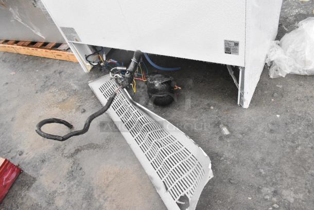 BRAND NEW SCRATCH AND DENT! Avantco 178GDC49HCW 53" White Customizable Swing Glass Door Merchandiser Refrigerator with LED Lighting. 115 Volts, 1 Phase. - Image 4 of 5