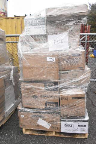 40 BRAND NEW! Boxes Including 485PCCUP424 Choice 4-Cup 12-24 oz. Drink Carrier with Handle - 200/Case, 4 Box 347TCL10 Choice 10 oz. Clear Disposable Plastic Tumbler - 500/Case, 433BR16BGC Choice 16 lb. Natural Kraft Paper Bag - 500/Case, 500MFT Lavex White M-Fold (Multifold) Towel - 4000/Case, Choice Plastic Cutlery Packs, Choice Heavy Duty Foil Steam Table Pans. 40 Times Your Bid!