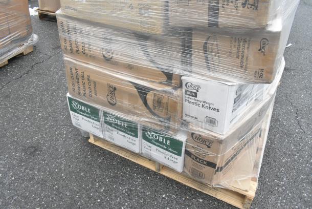 35 BRAND NEW! Boxes Including 2 Box 130BKKNIFEX Choice Black Extra Heavy Weight Polystyrene Plastic Knife - 1000/Case, 2 Box 500CC32THD Choice Heavy Duty 32 oz. Tall Heavy Weight Clear PET Plastic Cold Cup - 300/Case, 50010DWALLW Choice 10 oz. White Smooth Double Wall Paper Hot Cup - 500/Case. 35 Times Your Bid! - Image 7 of 9