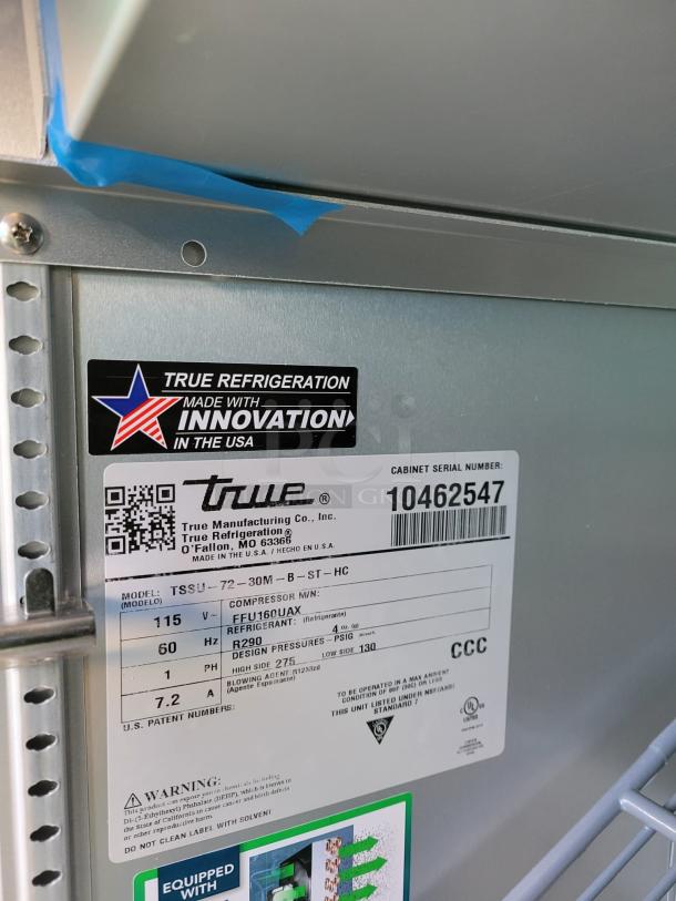 True TSSU-72 Mega Top Sandwich & Salad Prep Cooler 30 Pan 19 cu.ft WITH Stainless Steel Shelves for Storage - Image 3 of 5