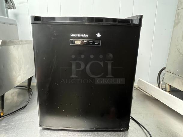 WOW! SmartFridge, Mini Fridge, Black, 110V! - Image 1 of 7
