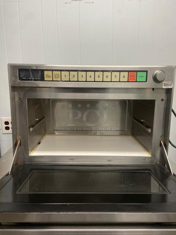 Panasonic Pro I Commercial Microwave Oven - Image 2 of 6