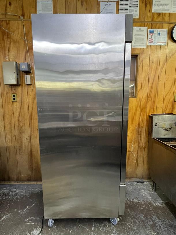 D28R Single Door Commercial Refrigerator in Stainless Steel TESTED AND WORKING - Image 2 of 6