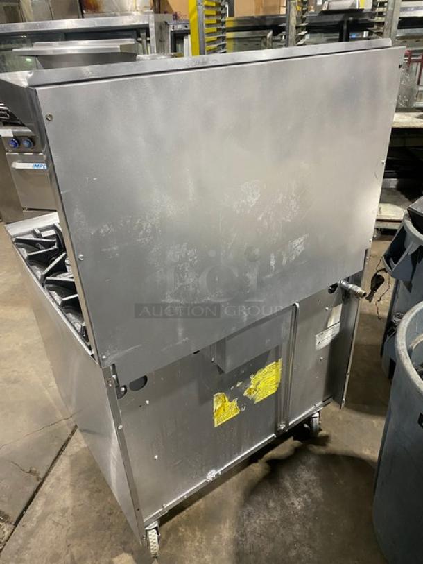 AWESOME! SunFire Commercial Stainless Steel Natural Gas Powered 6 Burner Range/Oven Combo! With Back Splash & Overhead Salamander Shelf! With Wired Oven Rack! On Casters! - Image 4 of 9
