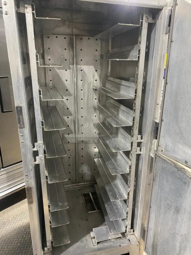 GREAT! Metro Flavor Hold Series Commercial Half Door Full Height Mobile Insulated Heated Holding/Proofing Cabinet! With Built In Pan Holding Racks! Model: CC5953A SN: 20378! 120V! On Casters! - Image 5 of 9