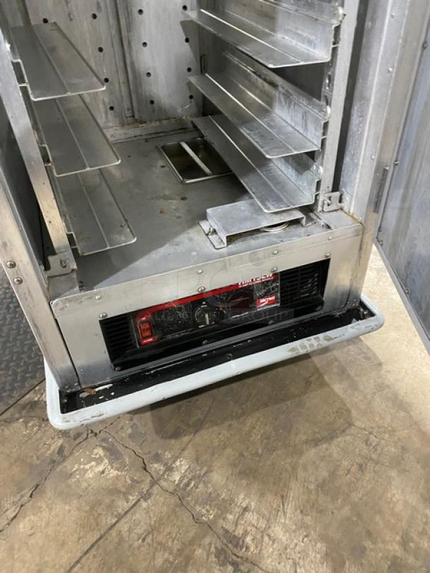 GREAT! Metro Flavor Hold Series Commercial Half Door Full Height Mobile Insulated Heated Holding/Proofing Cabinet! With Built In Pan Holding Racks! Model: CC5953A SN: 20378! 120V! On Casters! - Image 6 of 9