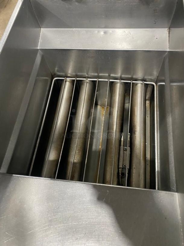 Pitco Commercial Stainless Steel Natural Gas Powered Deep Fat Fryer! With Back Splash & Basket Hanger! With 2 Frying Baskets! Model: SG14 SN: G17EB029357! On Casters! - Image 5 of 8