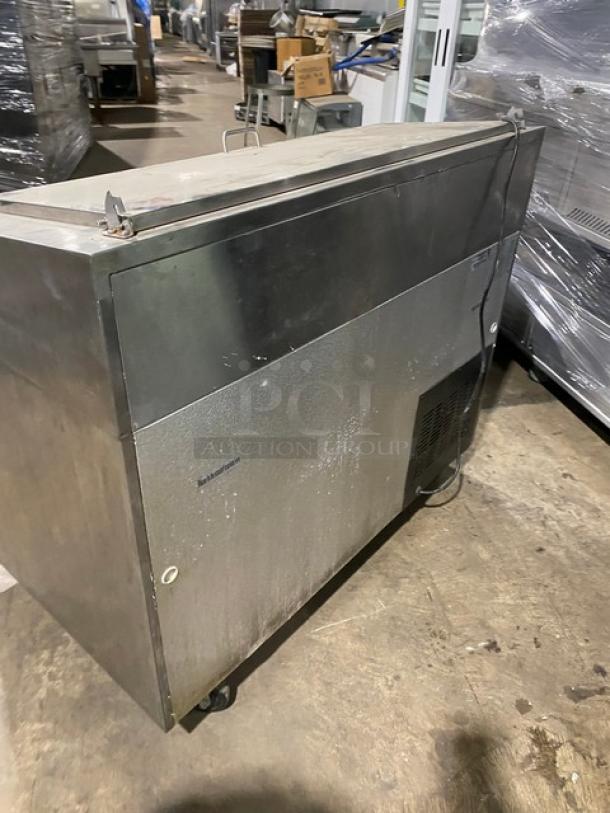 Kelvinator Commercial Stainless Steel Single Door Refrigerated Bain Marie Style Mega Top Pizza Prep Table! With Removable Cutting Board! With Poly Coated Wire Rack! Model: KCPT50.6 SN: 1B44506371! 115V 1 Phase! On Casters! - Image 4 of 10