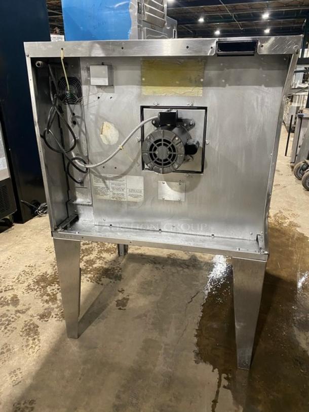 SunFire Commercial Stainless Steel Natural Gas Powered Single Deck Convection Oven! With Wired Racks! Model: SCO-GS-10S SN: 1309230000107! 120V 1 Phase! On Legs! - Image 4 of 8