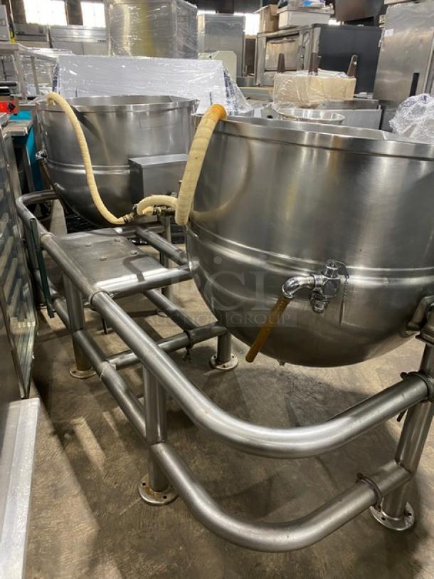Groen Commercial Stainless Steel Electric Powered Twin Pivoting Steam Jacketed 60 Gal. Kettles! Model: DTA3-60-60 SN: 1978! 480V 3 Phase! On Legs! - Image 4 of 9