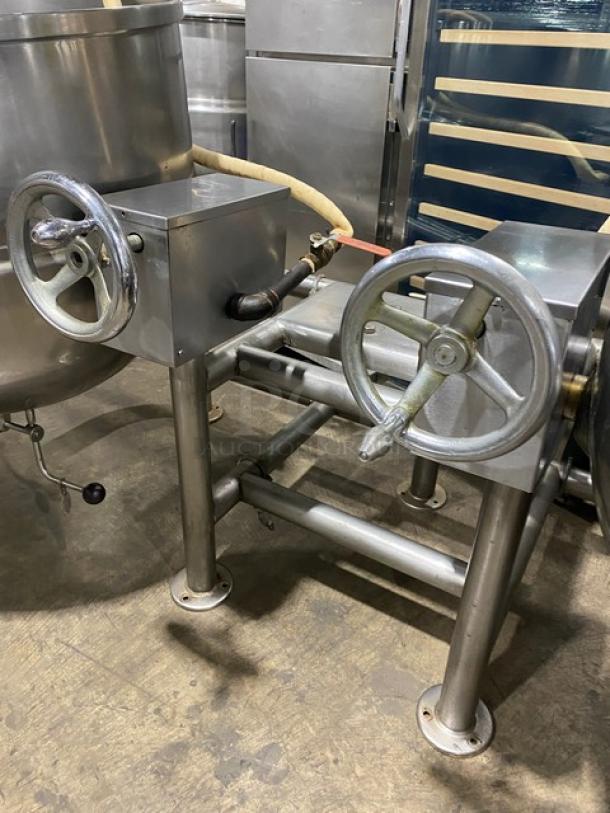 Groen Commercial Stainless Steel Electric Powered Twin Pivoting Steam Jacketed 60 Gal. Kettles! Model: DTA3-60-60 SN: 1978! 480V 3 Phase! On Legs! - Image 6 of 9