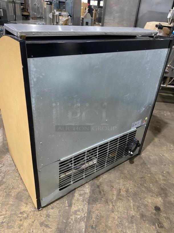 Structural Concepts Oasis Series Commercial Black Horizontal Refrigerated Open Grab-N-Go Self-Service Merchandiser Display Case! With Removable Handled Cover! Model: CO44R SN: 0346604 BS276923! 120V 1 Phase! - Image 3 of 8