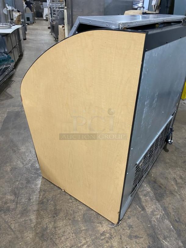 Structural Concepts Oasis Series Commercial Black Horizontal Refrigerated Open Grab-N-Go Self-Service Merchandiser Display Case! With Removable Handled Cover! Model: CO44R SN: 0346604 BS276923! 120V 1 Phase! - Image 4 of 8