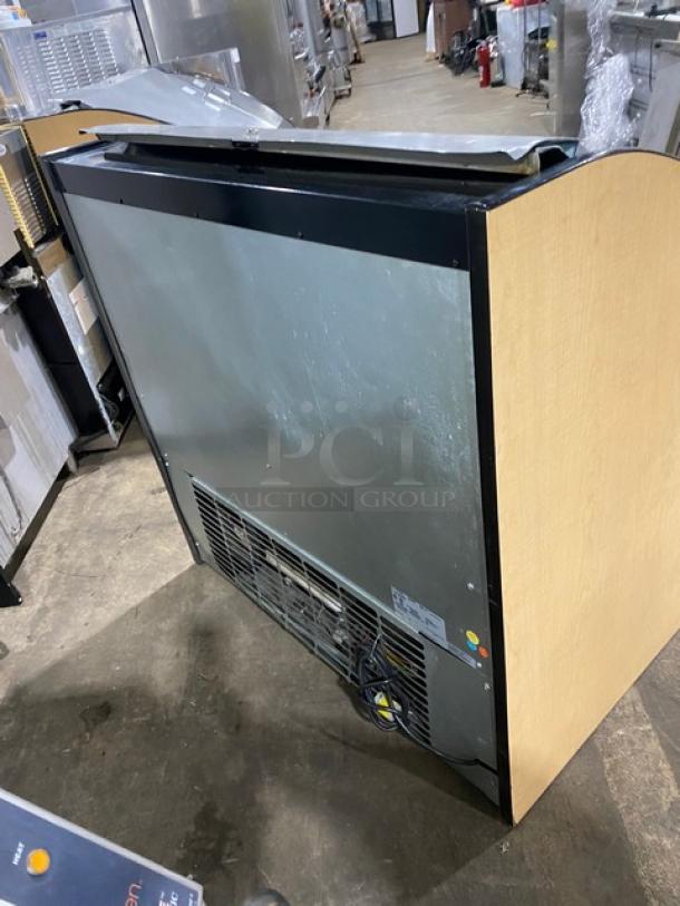 Structural Concepts Oasis Series Commercial Black Horizontal Refrigerated Open Grab-N-Go Self-Service Merchandiser Display Case! With Removable Handled Cover! Model: CO44R SN: 0346604 BS276925! 120V 1 Phase! - Image 4 of 7