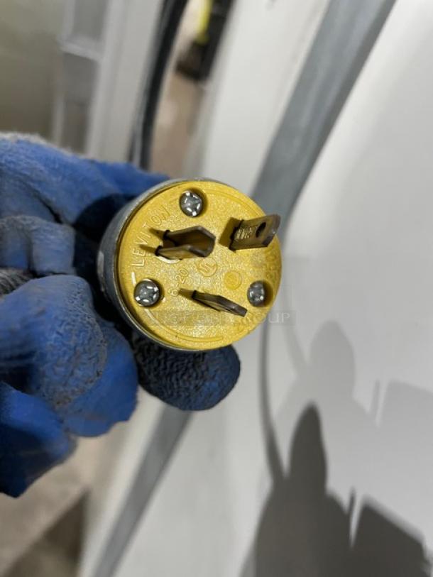 Norlake Commercial White Single Swing Door Reach In Freezer! With Poly Coated Wire Racks! Model: NSXF211WWW/8 SN: 04040822! 115/208-230V! - Image 9 of 9