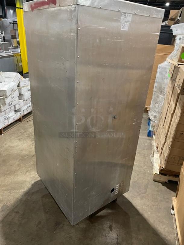 Metro FlavorHold Series Commercial Single Section Half Door Insulated Mobile Heated Holding/Proofing Cabinet! With Wide Pan Holding Panels! Model: C199-H(1)N! 120V! On Casters! - Image 4 of 8