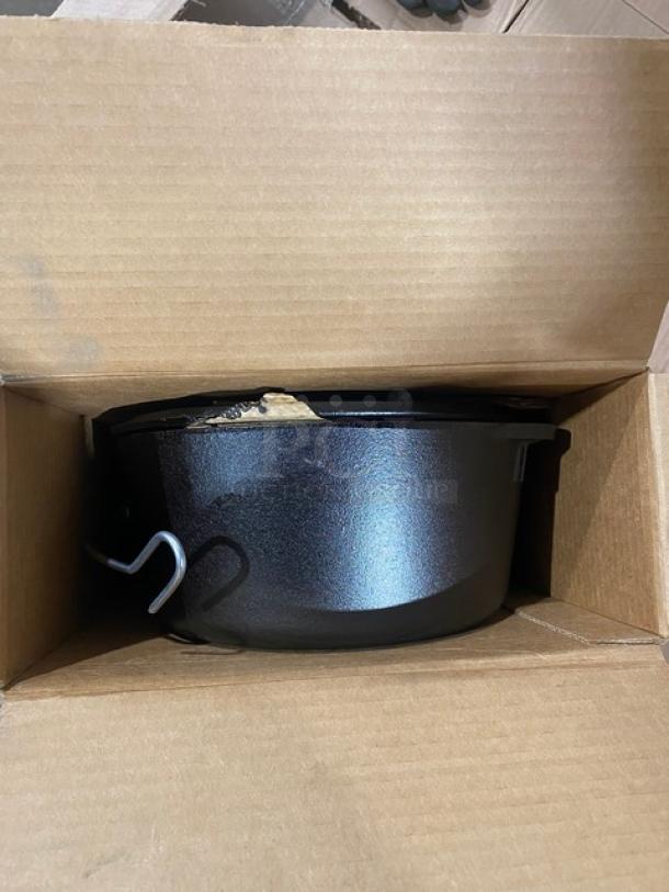 BRAND NEW! IN THE BOX! Lodge Commercial 5 Quart Cast Iron Dutch Oven! With Dome Style Lid & Wired Spiral Bail Handle! Model: L8DO3! 2X Your Bid! - Image 4 of 8