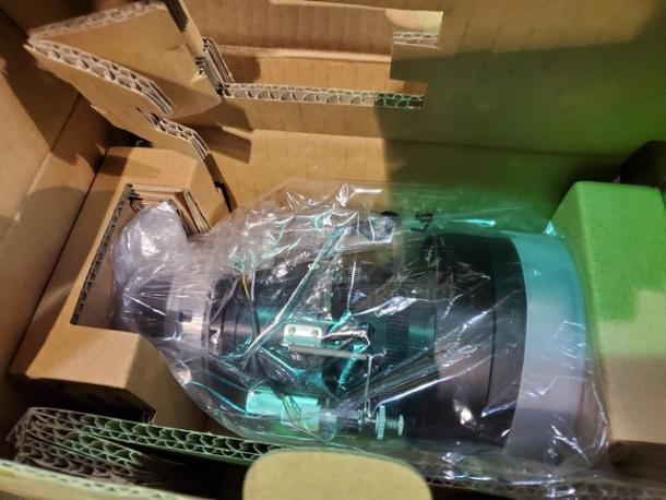 NEC NP10ZL Zoom Lens. New in box! - Image 3 of 3