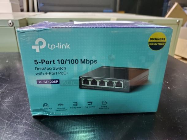 5-Port 10/100Mbps Desktop Switch with 4-Port PoE+ - Image 3 of 4