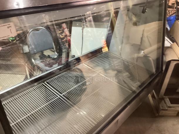 True Refrigerated Deli/Bakery Display Case 
Model# TDBD-72-2 - Image 3 of 8