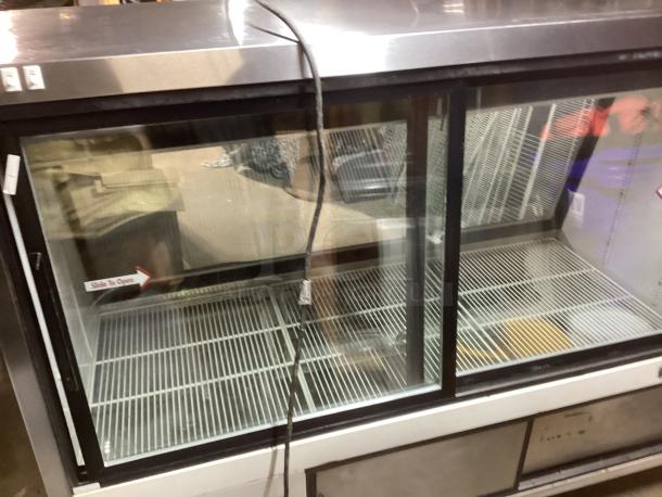 True Refrigerated Deli/Bakery Display Case 
Model# TDBD-72-2 - Image 4 of 8
