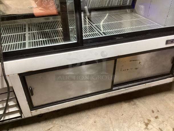 True Refrigerated Deli/Bakery Display Case 
Model# TDBD-72-2 - Image 5 of 8