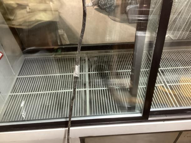 True Refrigerated Deli/Bakery Display Case 
Model# TDBD-72-2 - Image 6 of 8