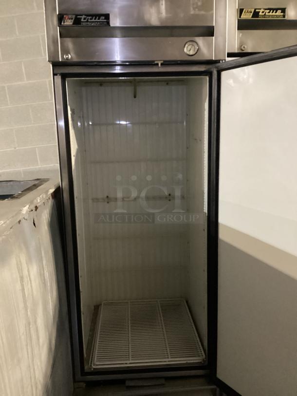 True Single Door Stainless Steel Reach-in Cooler on Castors 
27 x 29-¾ x 82-½
Model # T-23
R134A - Image 3 of 6