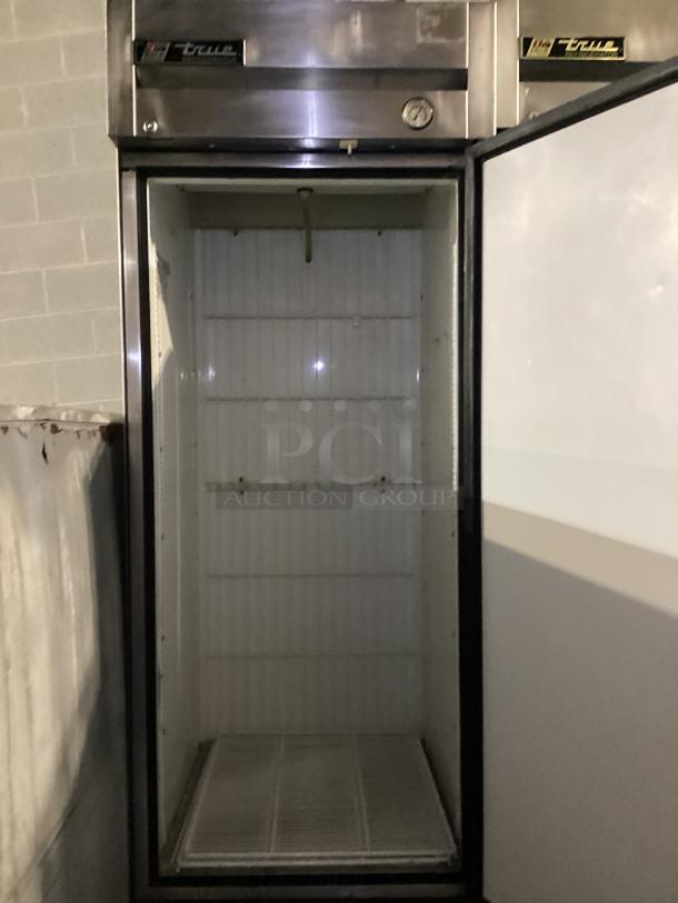True Single Door Stainless Steel Reach-in Cooler on Castors 
27 x 29-¾ x 82-½
Model # T-23
R134A - Image 4 of 6
