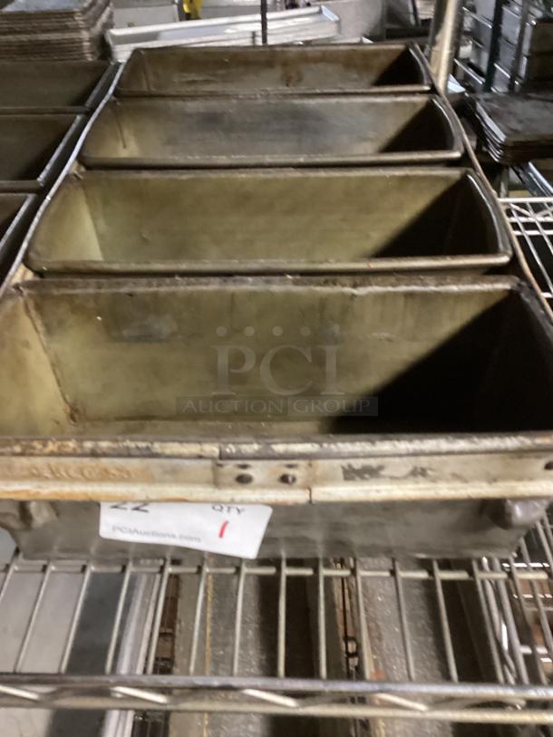 Vintage 4-Strap Bread/Loaf Pan 
11 x 24 x 4 - Image 2 of 2