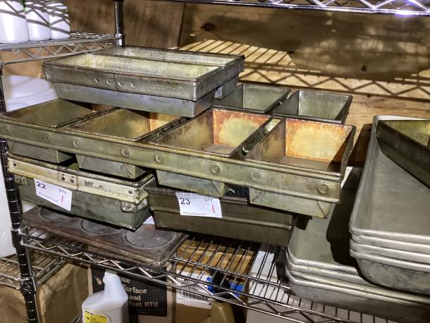 Vintage 4-Strap Bread/Loaf Pan 
10-½ x 24 x 3 - Image 1 of 3
