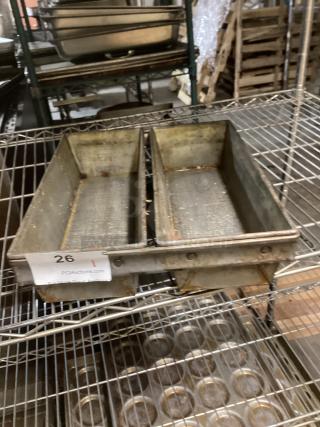 Vintage 2-Strap Bread/Loaf Pan 
23 1/2 x 10 1/2 x 2 ½“