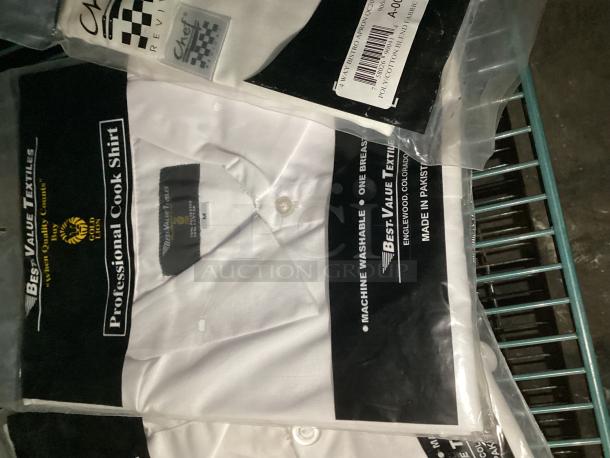 Chefs Coat, Shirt and Apron, Size Medium. 
Qty 3 
Your Bid x 3 - Image 3 of 4