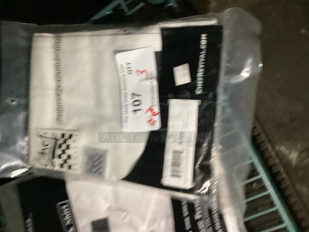 Chefs Coat, Shirt and Apron, Size Medium. 
Qty 3 
Your Bid x 3 - Image 4 of 4
