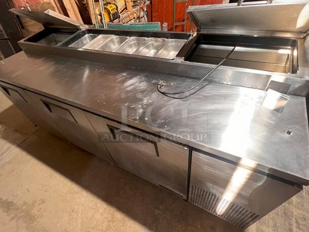 True 93" Pizza Prep Table W/Refrigerated Base on Casters, 115v, Stainless Steel, Missing Center Top Lid and Cutting Board. Very Clean, NOT TESTED 
 Model TPP-93 - Image 2 of 6