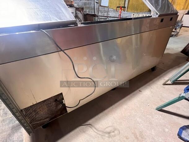 True 93" Pizza Prep Table W/Refrigerated Base on Casters, 115v, Stainless Steel, Missing Center Top Lid and Cutting Board. Very Clean, NOT TESTED 
 Model TPP-93 - Image 3 of 6