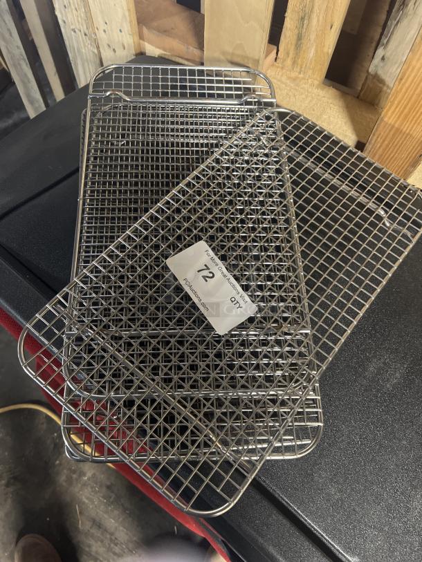Cooling Racks 
Qty 4
Your Bid x 4 - Image 2 of 2