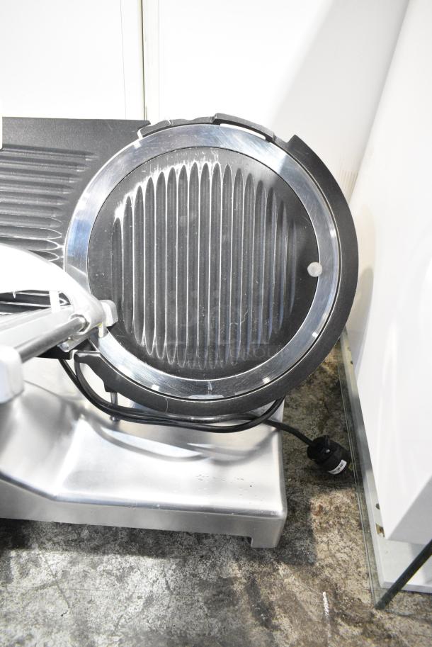 Vollrath SLP300/S Stainless Steel Commercial Countertop Meat Slicer. 115 Volts, 1 Phase. Tested and Working! - Image 3 of 6