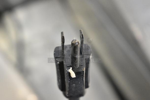 Berkel Stainless Steel Commercial Countertop Meat Slicer w/ Blade Sharpener. 120 Volts, 1 Phase. Tested and Working! - Image 5 of 7