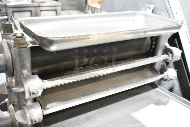 Somerset UR 15 Metal Commercial Countertop Manual Dough Sheeter. 115 Volts, 1 Phase. Tested and Working! - Image 2 of 8