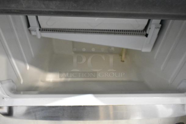 Hoshizaki KM-151BAH Stainless Steel Commercial Self Contained Ice Machine. 115 Volts, 1 Phase. - Image 5 of 7