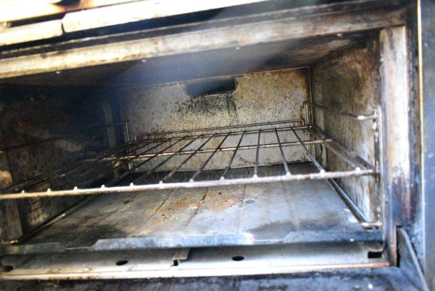 2021 US Range U60-10CR Stainless Steel Commercial Natural Gas Powered 10 Burner Range w/ 2 Ovens, Over Shelf and Back Splash on Commercial Casters. - Image 7 of 11