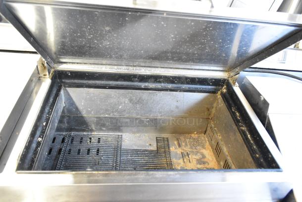 Atosa MPF8202 Stainless Steel Commercial Pizza Prep Table on Commercial Casters. 115 Volts, 1 Phase. Tested and Working! - Image 4 of 10