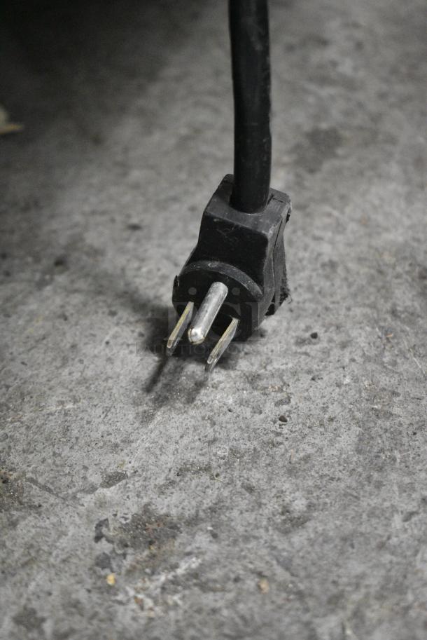 Hussmann SHM-3 Metal Commercial Open Grab N Go Merchandiser on Commercial Casters. 115 Volts, 1 Phase. Tested and Does Not Power On - Image 5 of 6